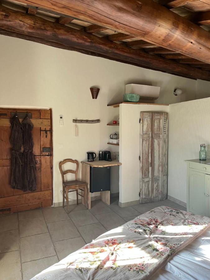 Mas Lou Parpaioun Bed and Breakfast Crestet Buitenkant foto
