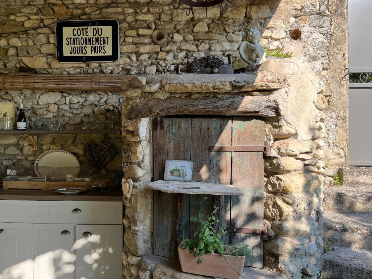 Mas Lou Parpaioun Bed and Breakfast Crestet Buitenkant foto
