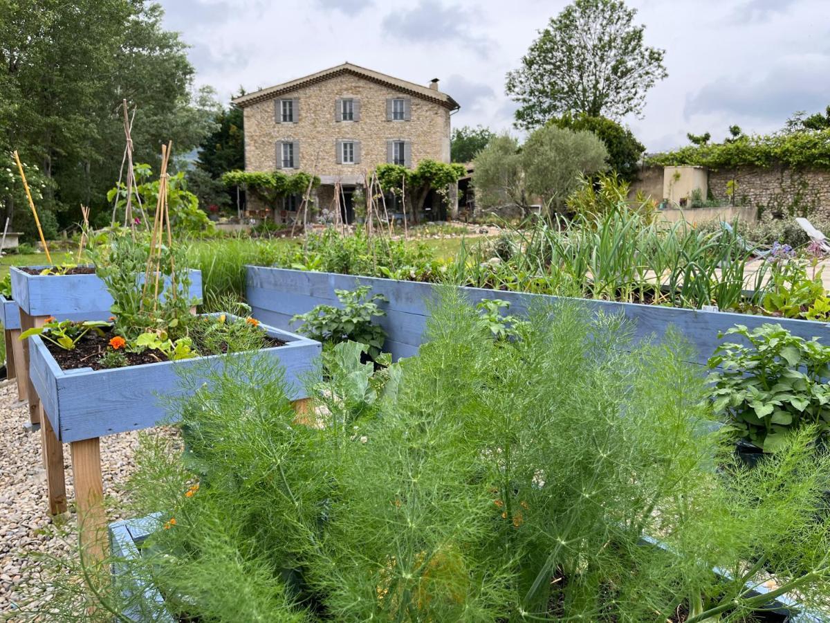 Mas Lou Parpaioun Bed and Breakfast Crestet Buitenkant foto